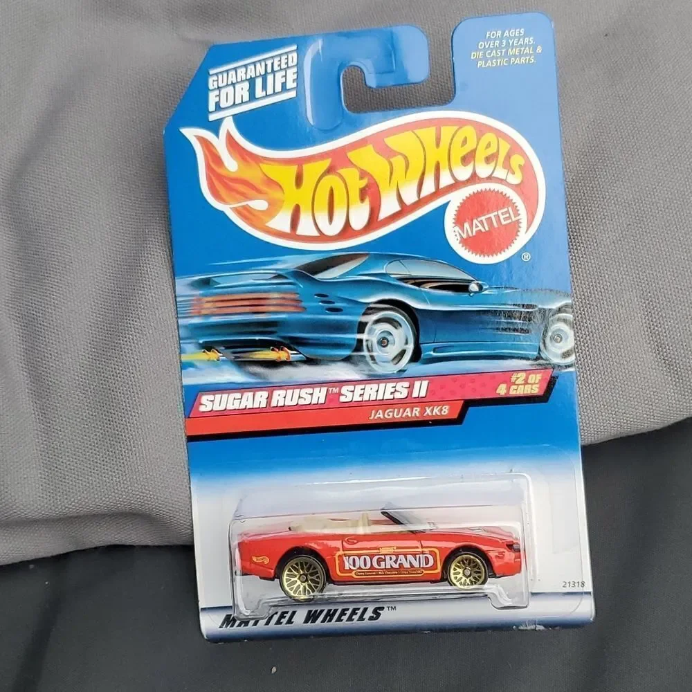 Hot Wheels Jaguar XK8 21318